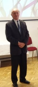 Csuprik László főgondnok úr is köszönetet mondott az ápolói hivatásukban elkötelezetten dolgozóknak. Fotó: tmkorhaz