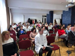 A főnővéri értekezlet résztvevői a vendégek köszöntőit hallgatják. Fotó: tmkorhaz