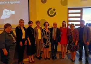 A képen balról jobbra: Dr.Kardos Mária, Dr.Ónody Anna, Dr.Csoma Zsanett, Dr.Funke Simone, Dr.Till Ágnes, Dr.Harangi Ferenc, Dr.Világos Eszter, Dr. Csábi Márta, Dr.Nyul Zoltán Fotó: tmkorhaz