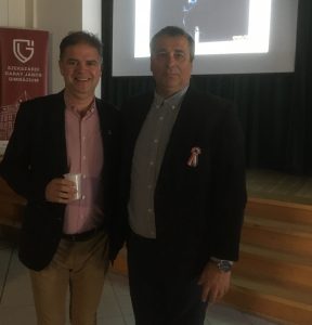 Dr. Benczúr Béla főorvos úr,(b) Lukácsi László tanár úrral, a program szervezőjével.