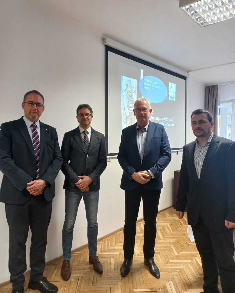 A képen a munkamegbeszélés előadói láthatók, balról jobbra: Dr. Mihály Sándor, Dr. Lovas András, Dr. Rodek Gyula és Dr. Mérei Ákos