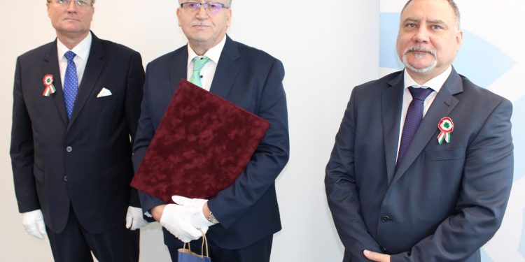 Miniszteri elismerésben részesült dr. Al-Farhat Yousuf, kórházunk Onkológiai Osztályának osztályvezetője